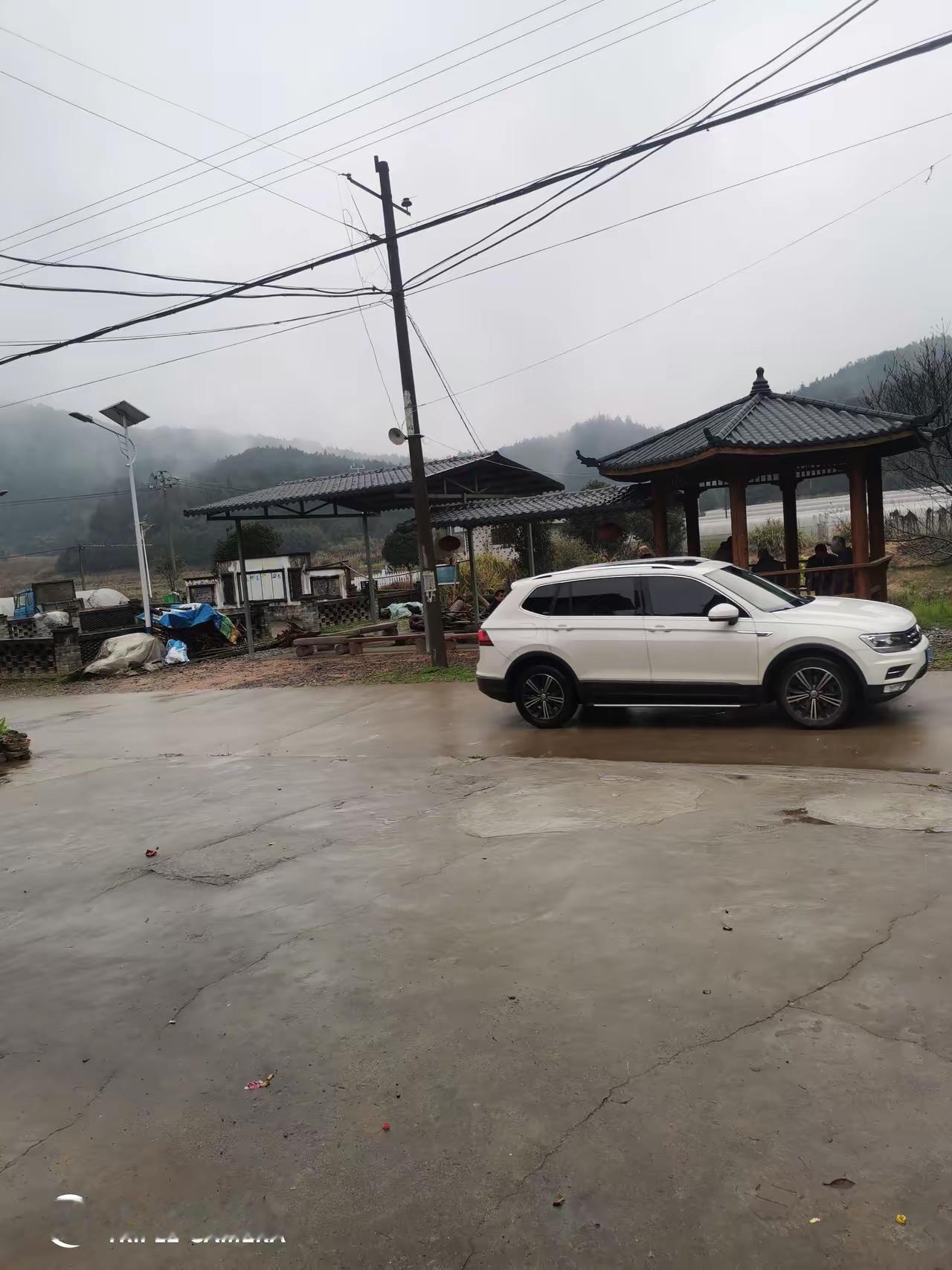 五岁随母改嫁，我这辈子最幸运的事，遇见沉默善良的木匠继父
 
我五岁时，父母离异