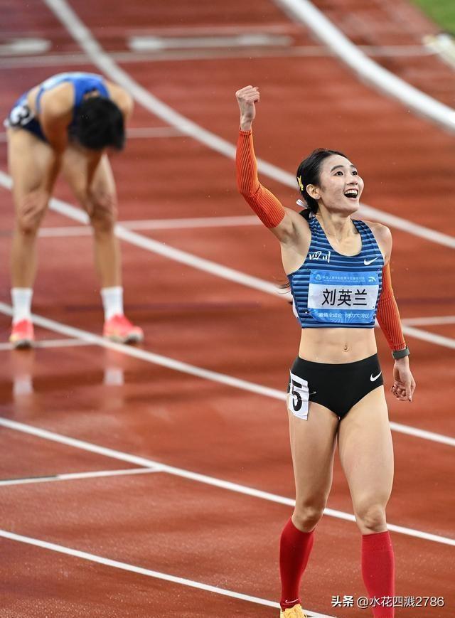 11月18日晚，广州奥林匹克体育中心沸腾了。第十五届全国运动会女子400米决赛场