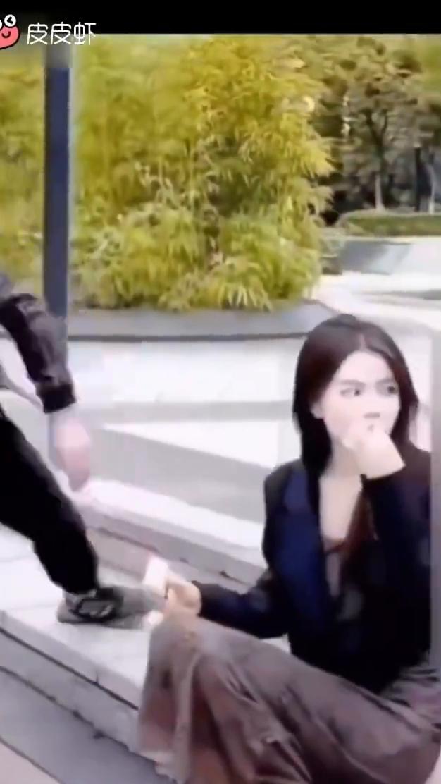 皮皮虾。
艾特出最适合穿这条裤子的人。