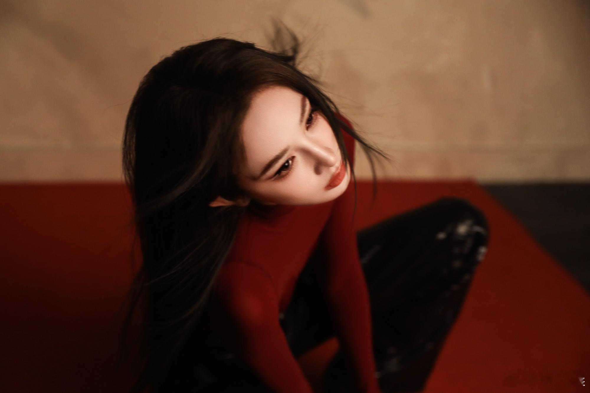 彭小苒这腰这腿这脸 救命！彭小苒这状态也太能打了吧！细腰长腿配上精致脸蛋，每一帧