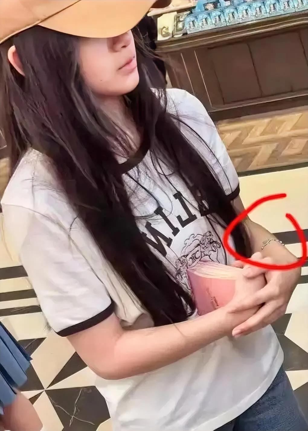 汪小菲女儿小玥儿的变化让湾湾媒体都哑口无言。

此前与母亲在台湾生活时，偶尔微微