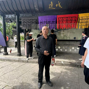 荷叶上的闲客