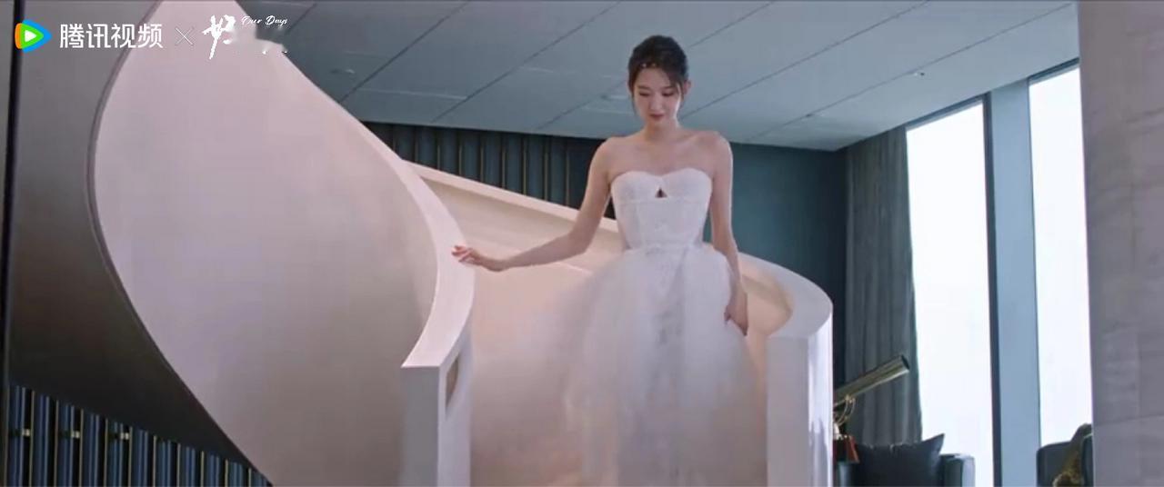 《好团圆》里面向南的小姑子真的是一个奇葩啊！

哥哥婚礼。

小姑子一直在指手画