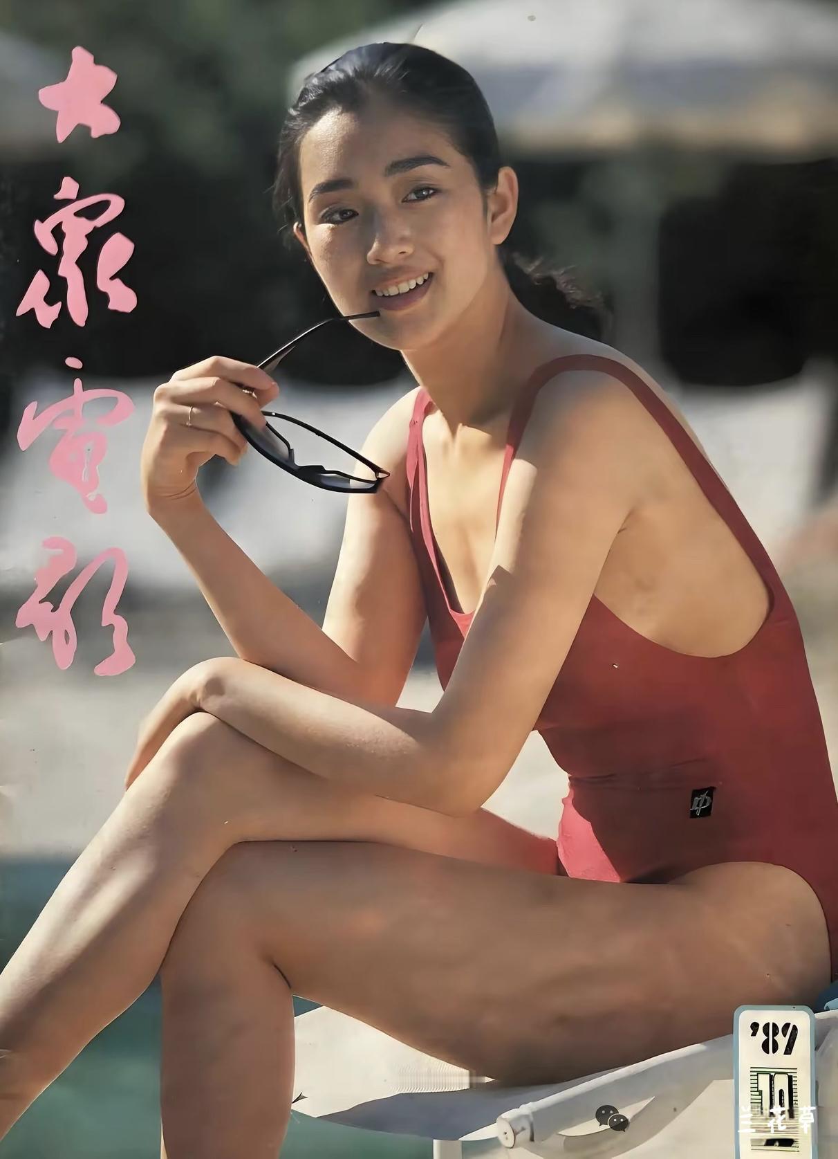 年轻时候的巩俐真美！
所以说，真怀念，青春时。