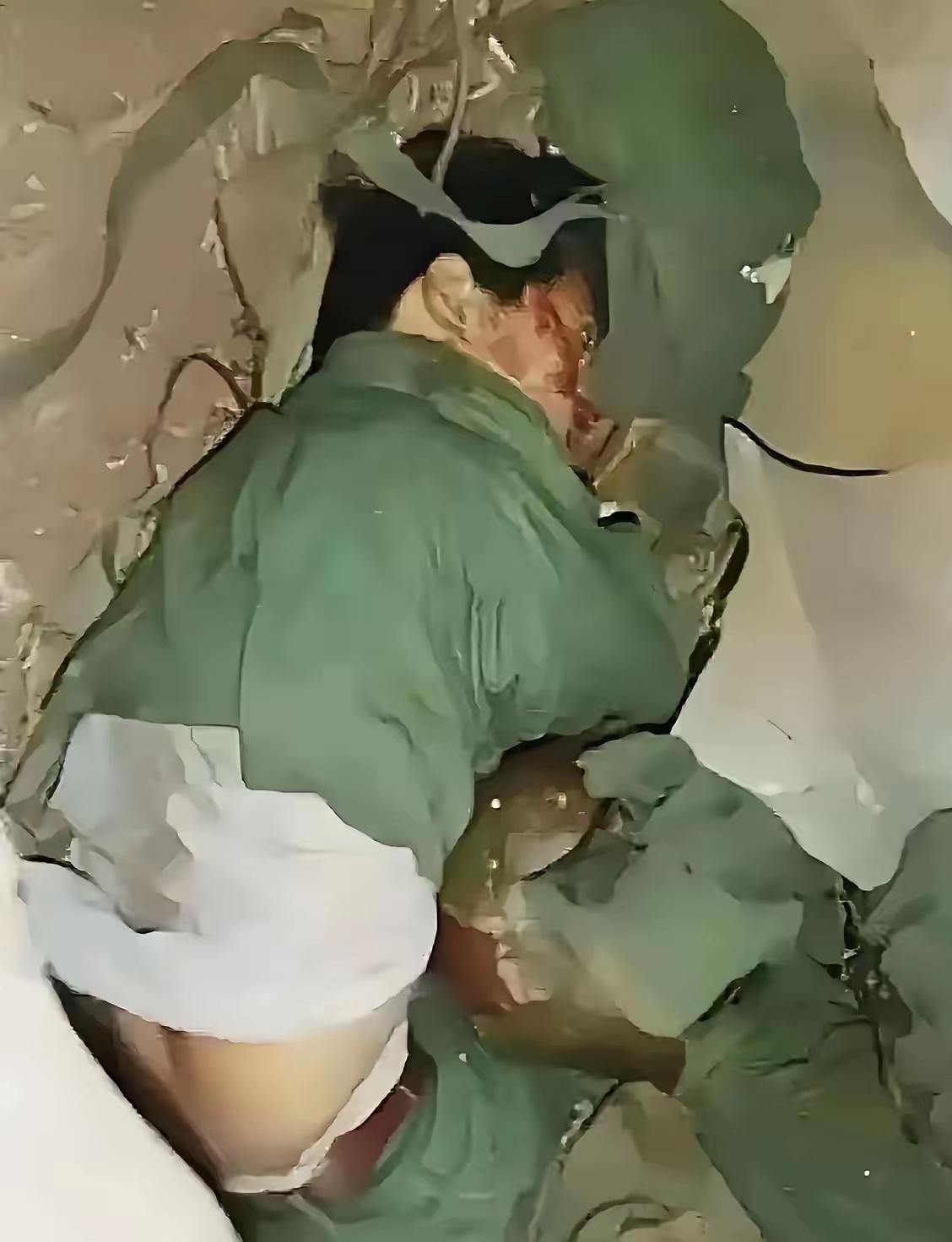 17岁长眠老山！没有耀眼军功章，却染红了整片国旗

年仅17岁的小战士，牺牲在了
