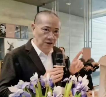 长知识了，敢情儿咱们吃鸡蛋和喝咖啡的方法都不对？仁者见仁智者见智。
关于咖啡的喝