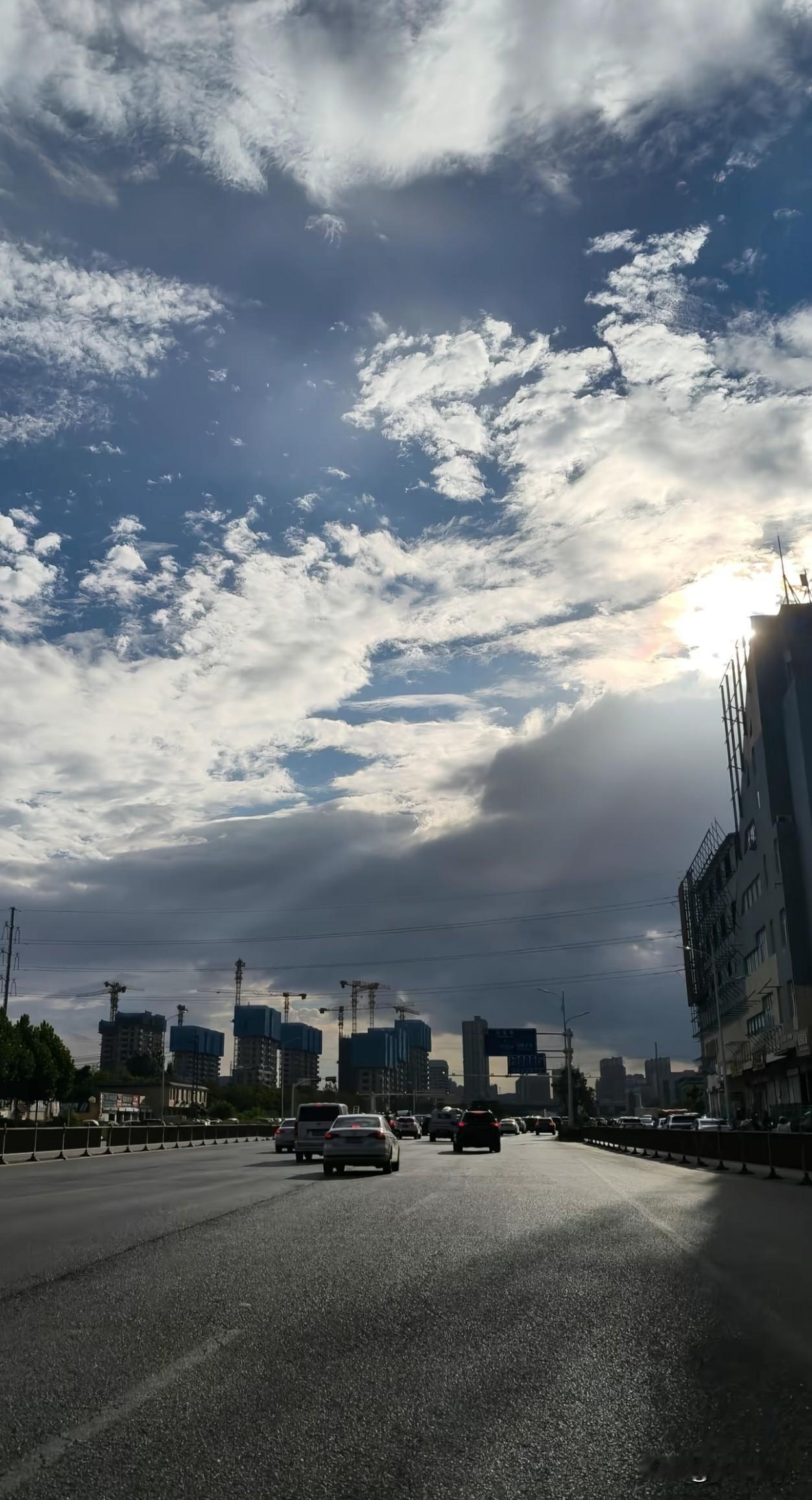 岁月不及念，一晃又一秋。