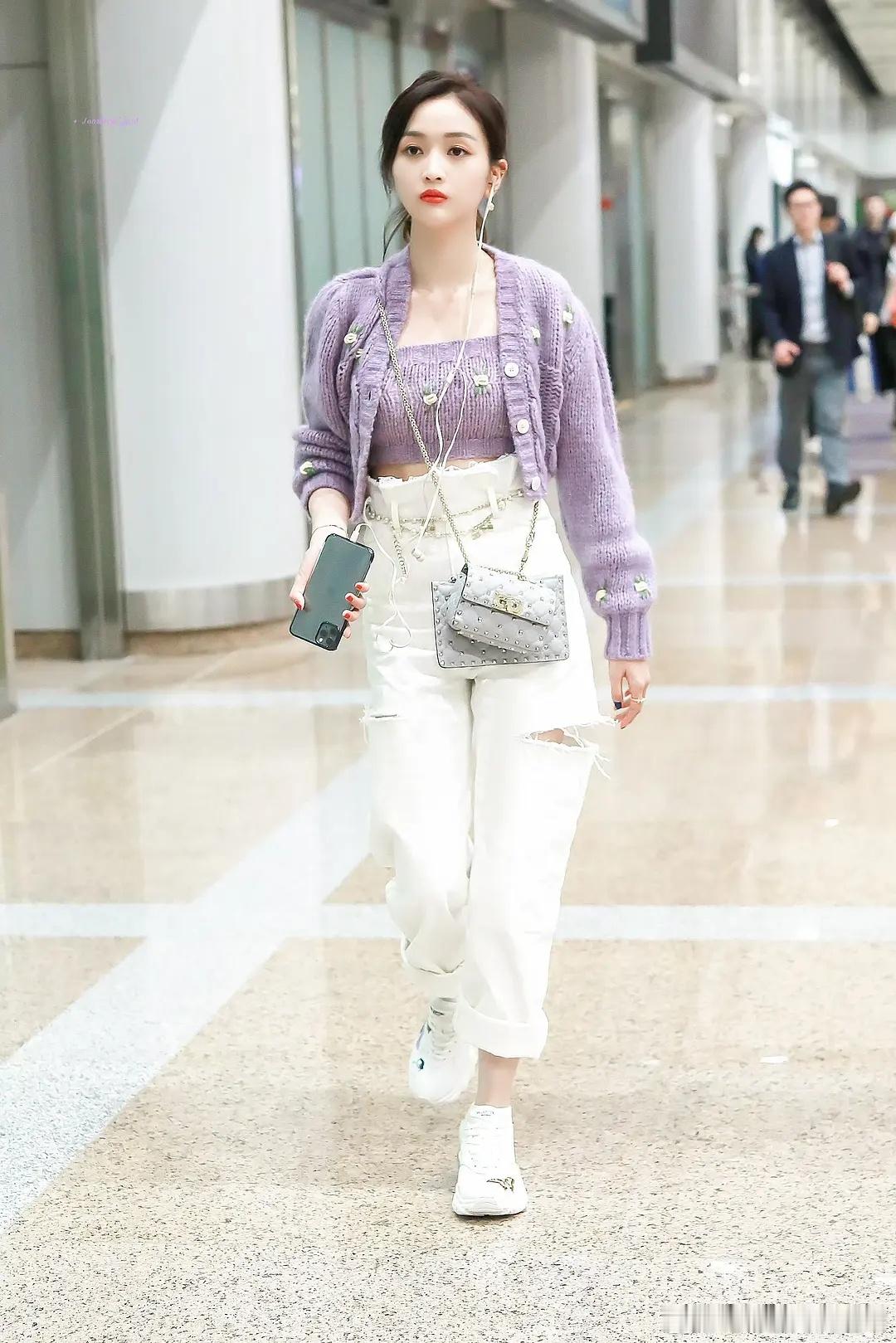 好喜欢吴宣仪私服的风格！有没有类似的穿搭博主可以推荐呀～ 