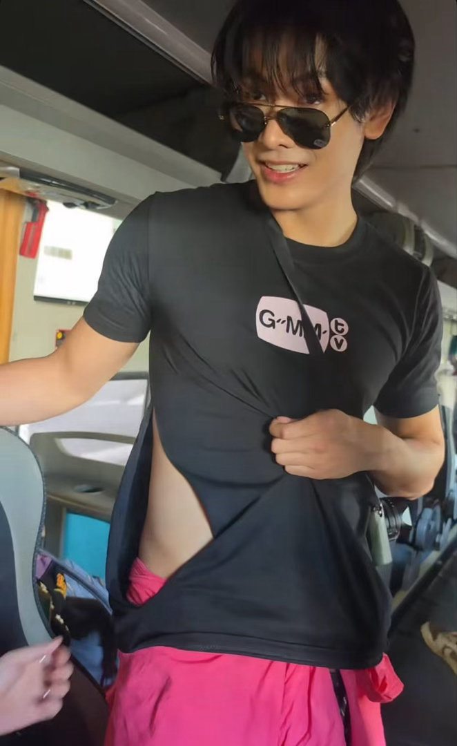 老囧的衣服是滚姨剪的 我笑的漏尿了 