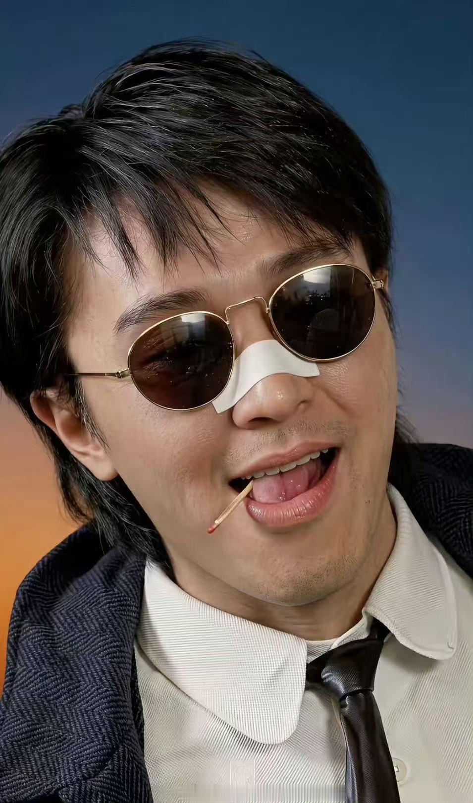 周星驰已经不是一个名字年少时只觉爆笑，长大方知荒诞下的温柔。周星驰的《功夫女足》