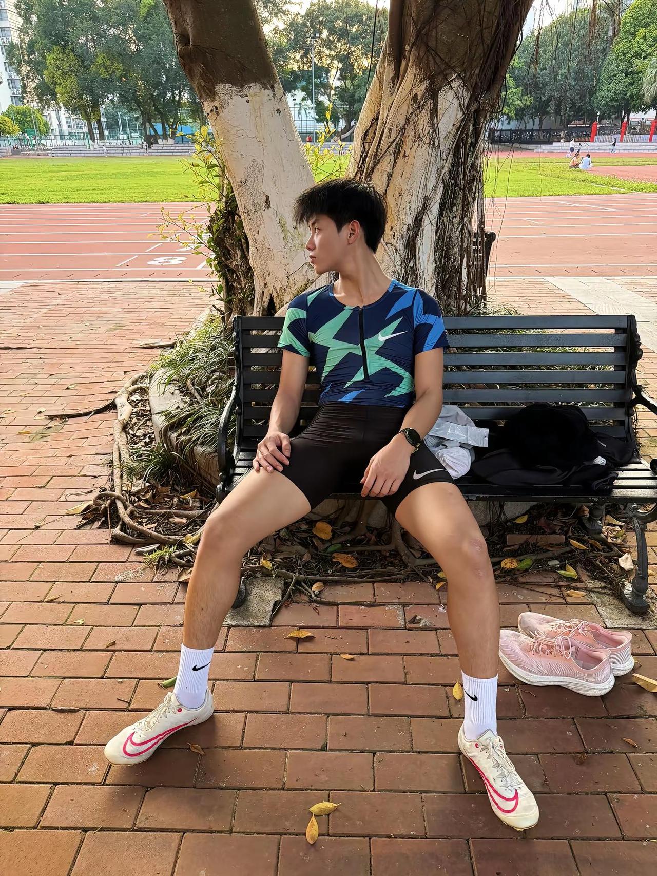 我不在乎外界是怎么传我的，了解我的人，自会知道我是什么样的人校园生活 ootd每