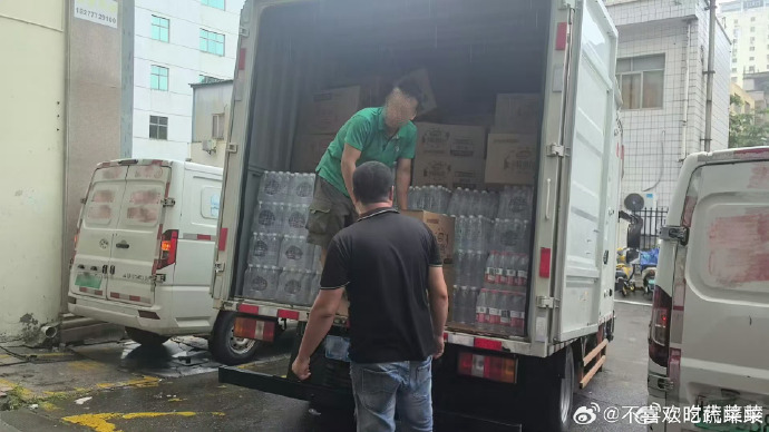 时代峰峻旗下艺人向广西捐赠物资 时代峰峻旗下艺人向广西捐赠物资，大难面前尽出自己
