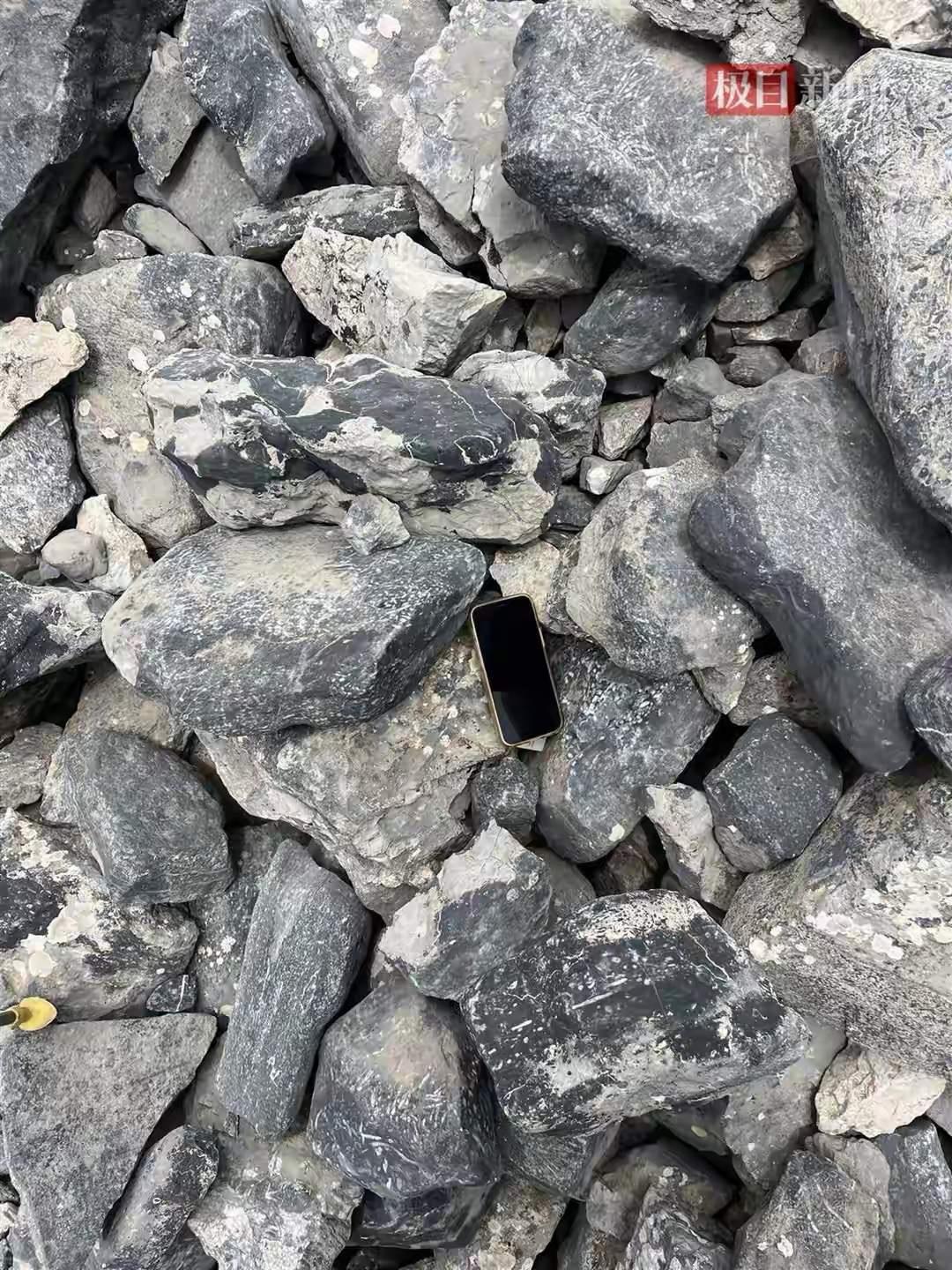 [大家都来看：奇迹！广东女子的手机落在新疆乱石滩，3卢后竟被人跨越5000公里送