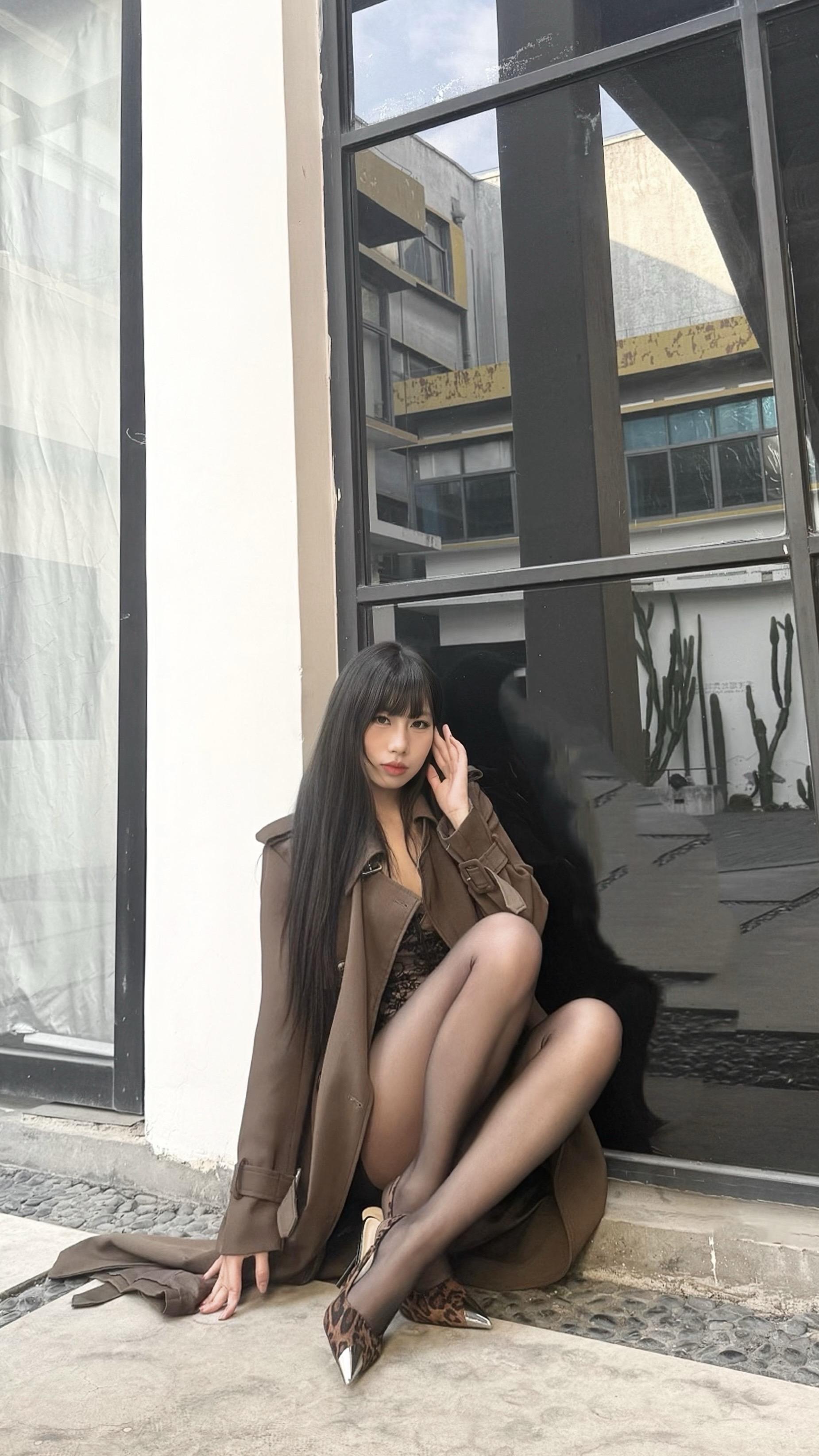 又狠又凶。