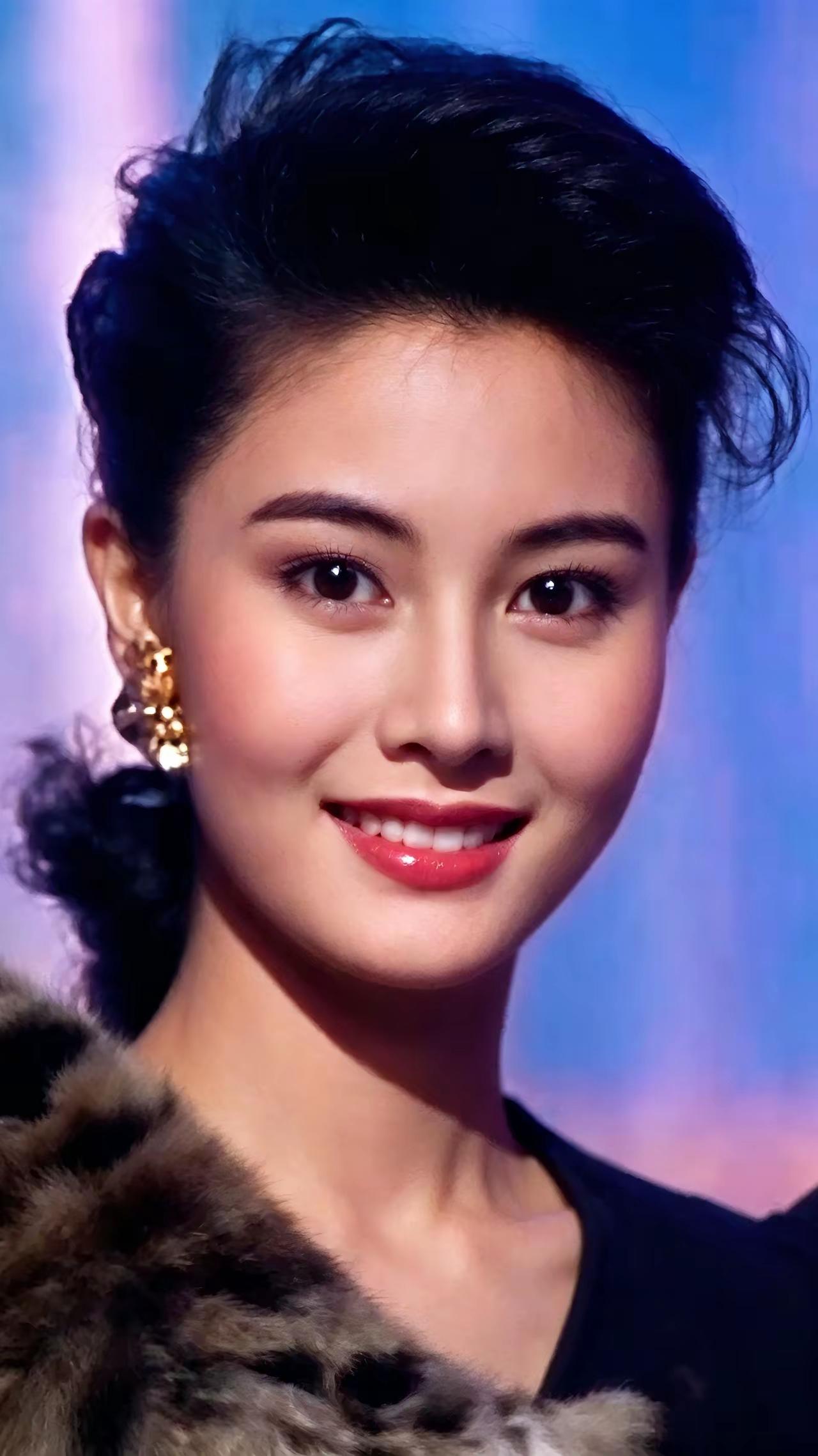 李嘉欣
老照片[比心]