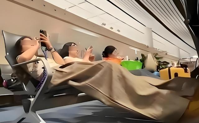 旅客睡成一片，大兴机场却成了“深夜避风港”？一句话点醒行业

夜里的大兴机场，灯