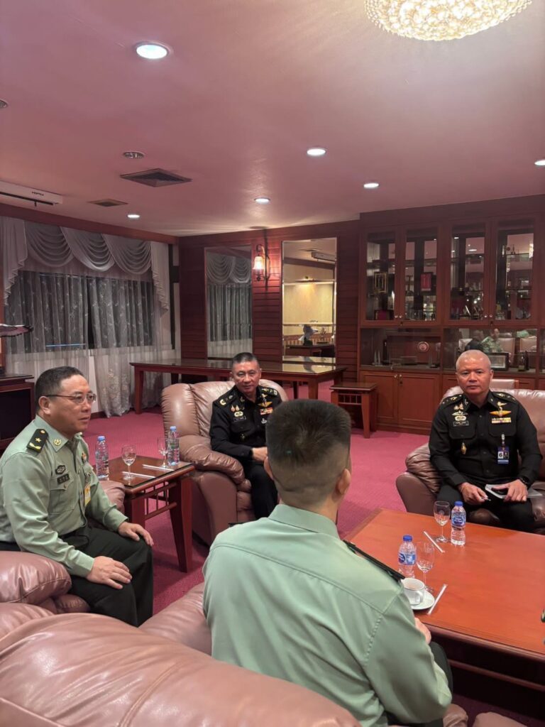 泰媒：8月4日，泰国陆军新闻部部长南塔克旺中将与中国驻泰国武官张林宏少将一行举行