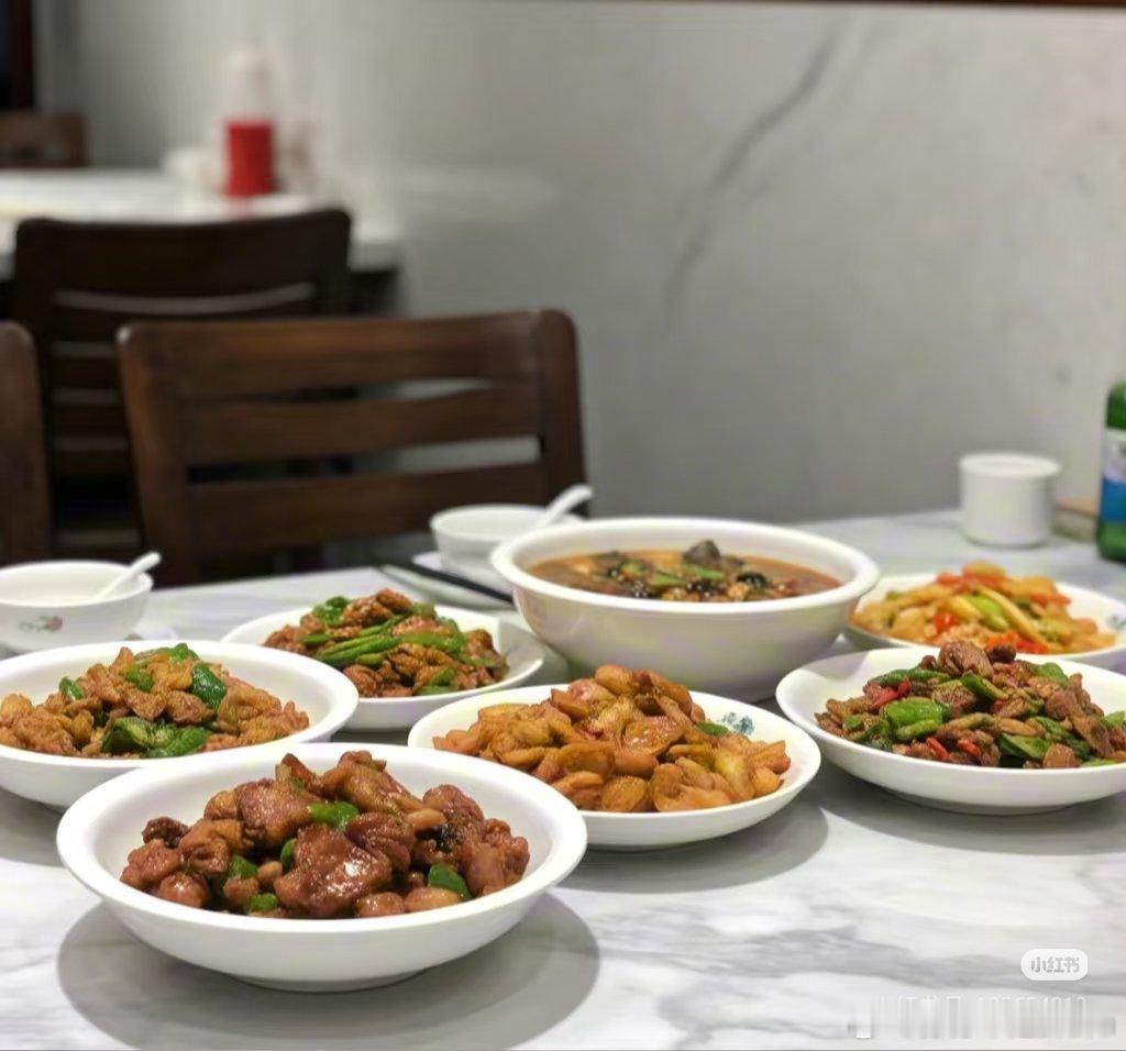你印象中的北京名菜有哪些 美食名家揭开真相，北京坐拥多样特色风味，兼容南北美食不