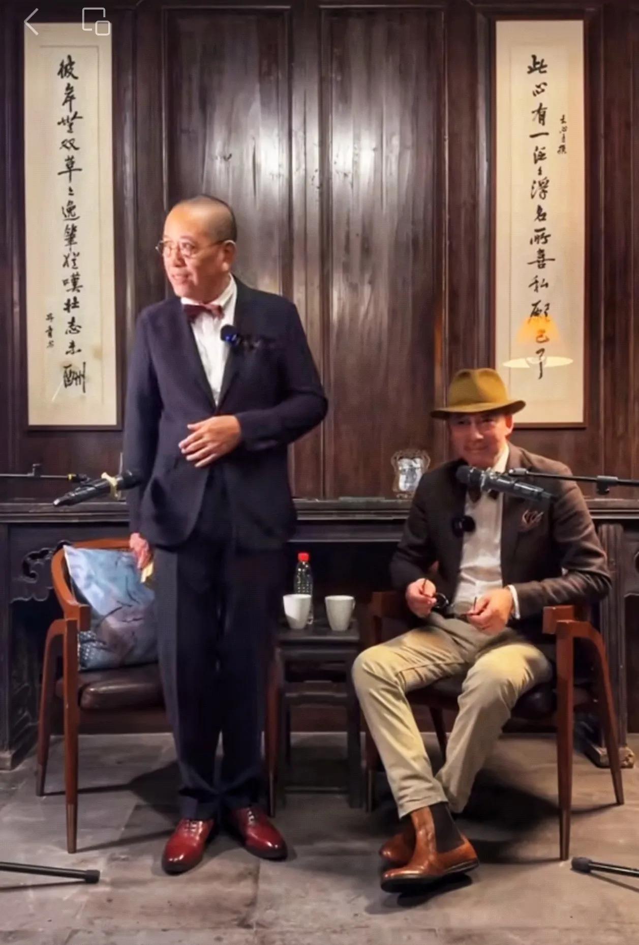 陈丹青自嘲说，装B不容易！
我想说的是，装B不难，难的是一辈子装B。
我说的也是
