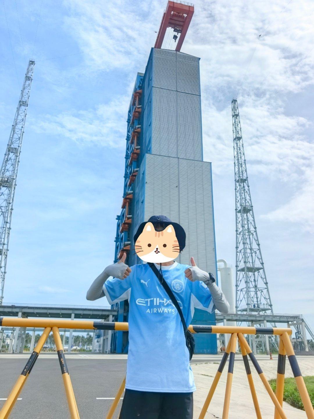 哈兰德回应恩佐加盟曼城，小小夜曼城球衣的含金量，又显著提升了。热点跨界共创冒个泡