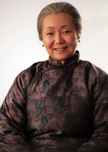 1985年，上海戏剧学院的排练厅里，一群年轻人正为经典剧目《雷雨》分配角色。那时