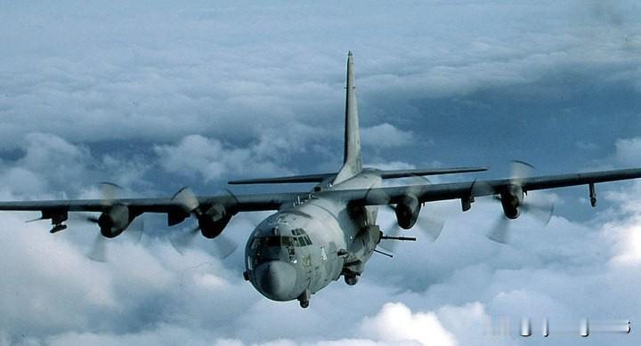 🇺🇸AC-130H“幽灵”

这款飞机的诞生源于一个简单却巧妙的想法：将可靠