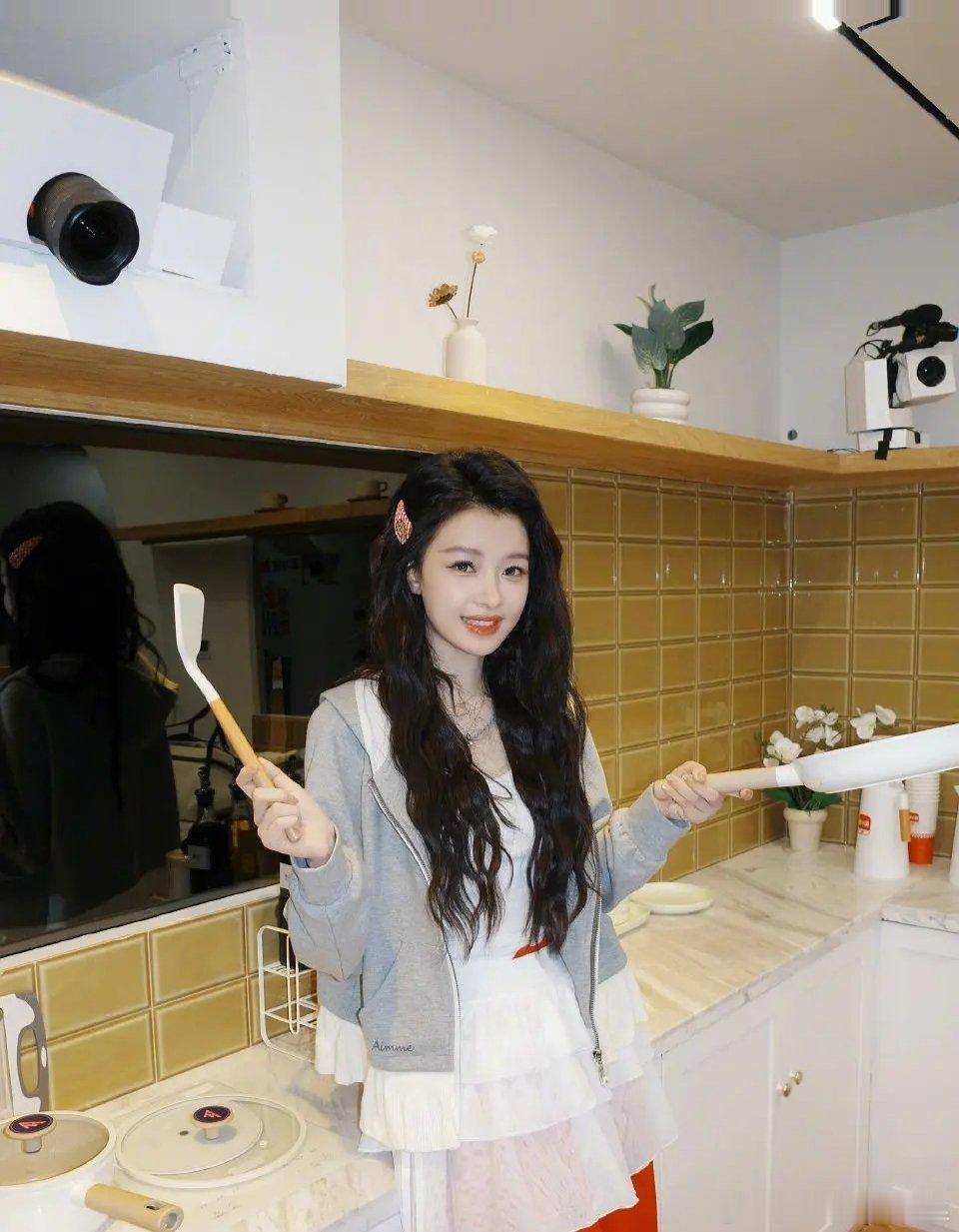 今天是厨房风格，好漂亮，不知道孙怡会不会做饭 