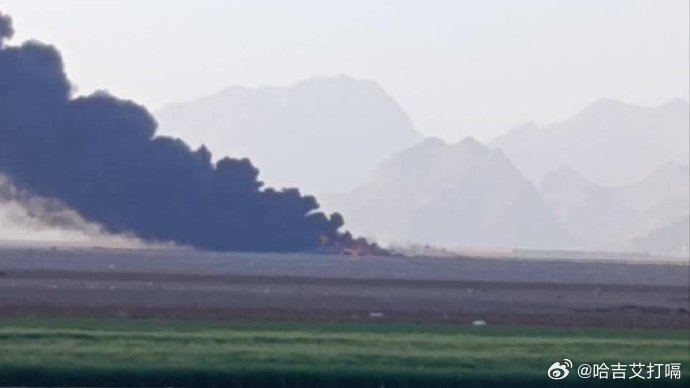 凤凰新闻【美军搜救飞行员行动：自行炸毁2架故障飞机】营救任务动用了数百名特种部队