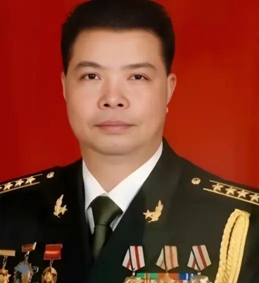 1985年，侦察兵隆志勇越境侦察，竟意外撞见了巡逻的越军。越军立即开火，一枪精准
