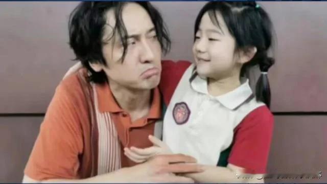 #王传君为女儿交罚款摘柿子#
虽说王传君的心意是好的，只是想哄女儿开心，但是交了