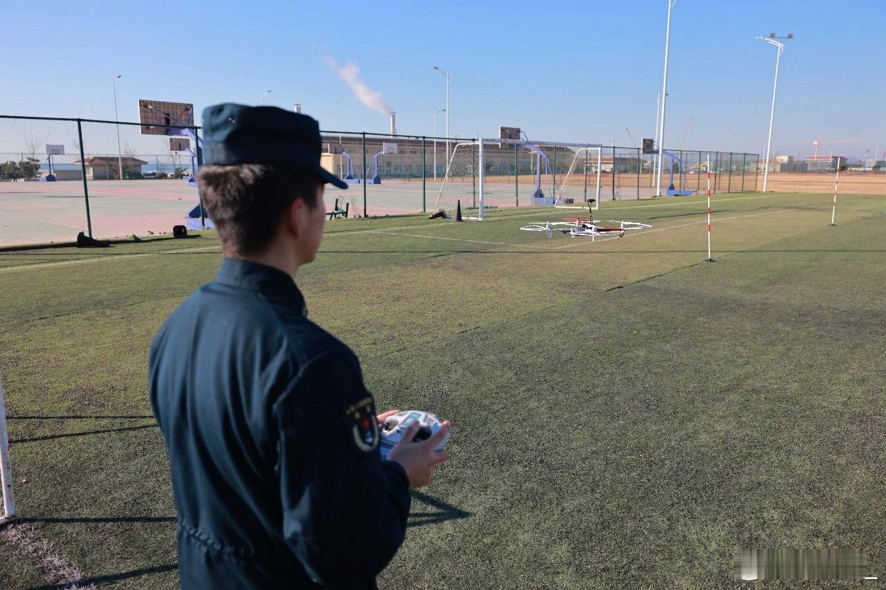 北海某支队组织无人机引导下的对岸炮火攻击训练，由545漯河舰实施。该支队为提升官