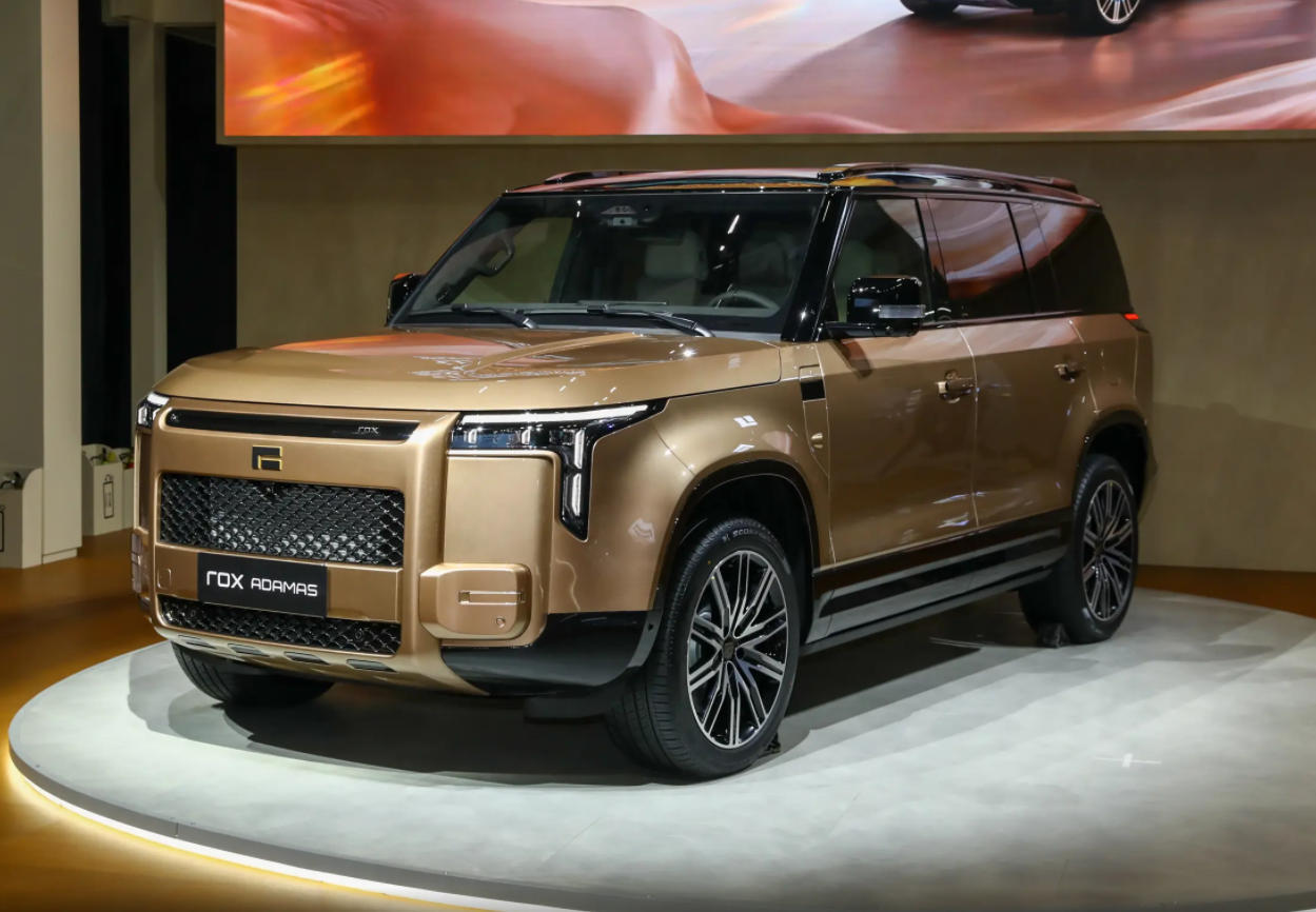 方盒子造型硬派，越野能力应该不错，还能外放电，周末约上朋友去露营，煮个咖啡烤个肉