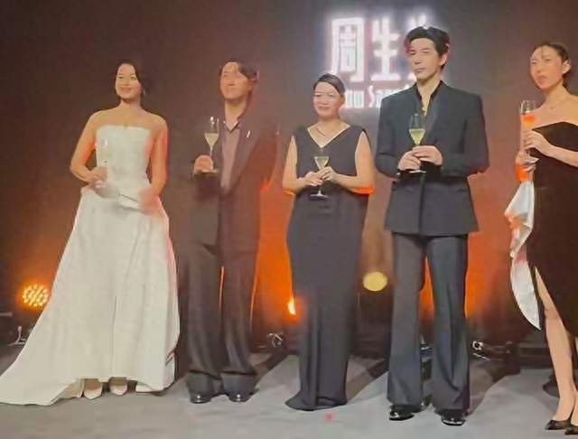 46岁胡杏儿被挑刺，50岁陈坤黑脸被夸，28岁王安宇笑场圈粉！