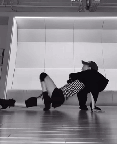 有没有人能告诉我这个【该作品不支持转发】是什么意思呀 糊就糊还说“限流” 回旋镖