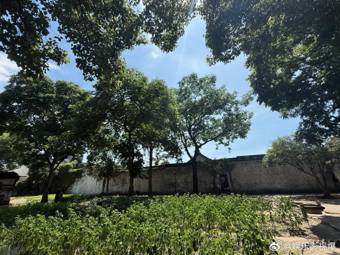 张艺兴以初心传承风骨 心怀赤诚致敬历代先贤，张艺兴以恒久初心承接传世风骨。远离浮
