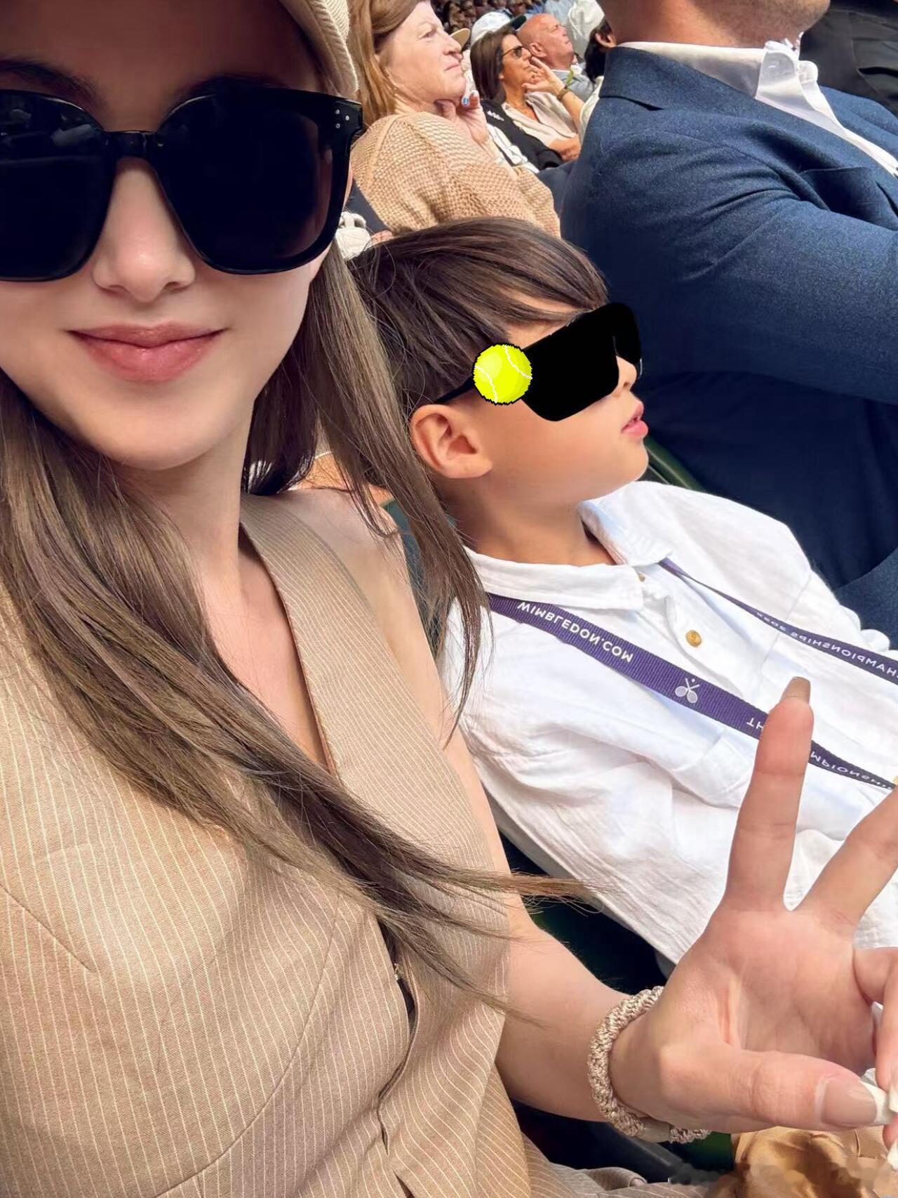 周杰伦昆凌带儿子温网追星周杰伦昆凌儿子8岁近照 周杰伦昆凌带儿子温网追星，这么小