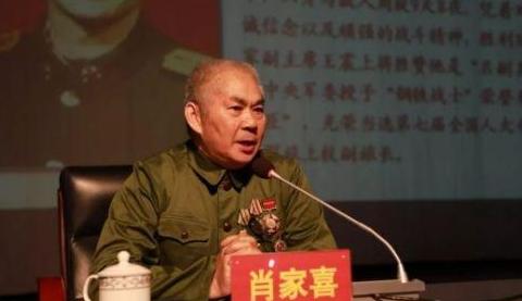 1979年，我军边防战士巡逻时，突然发现一个衣衫破烂、手脚溃烂的人，见他身上有枪
