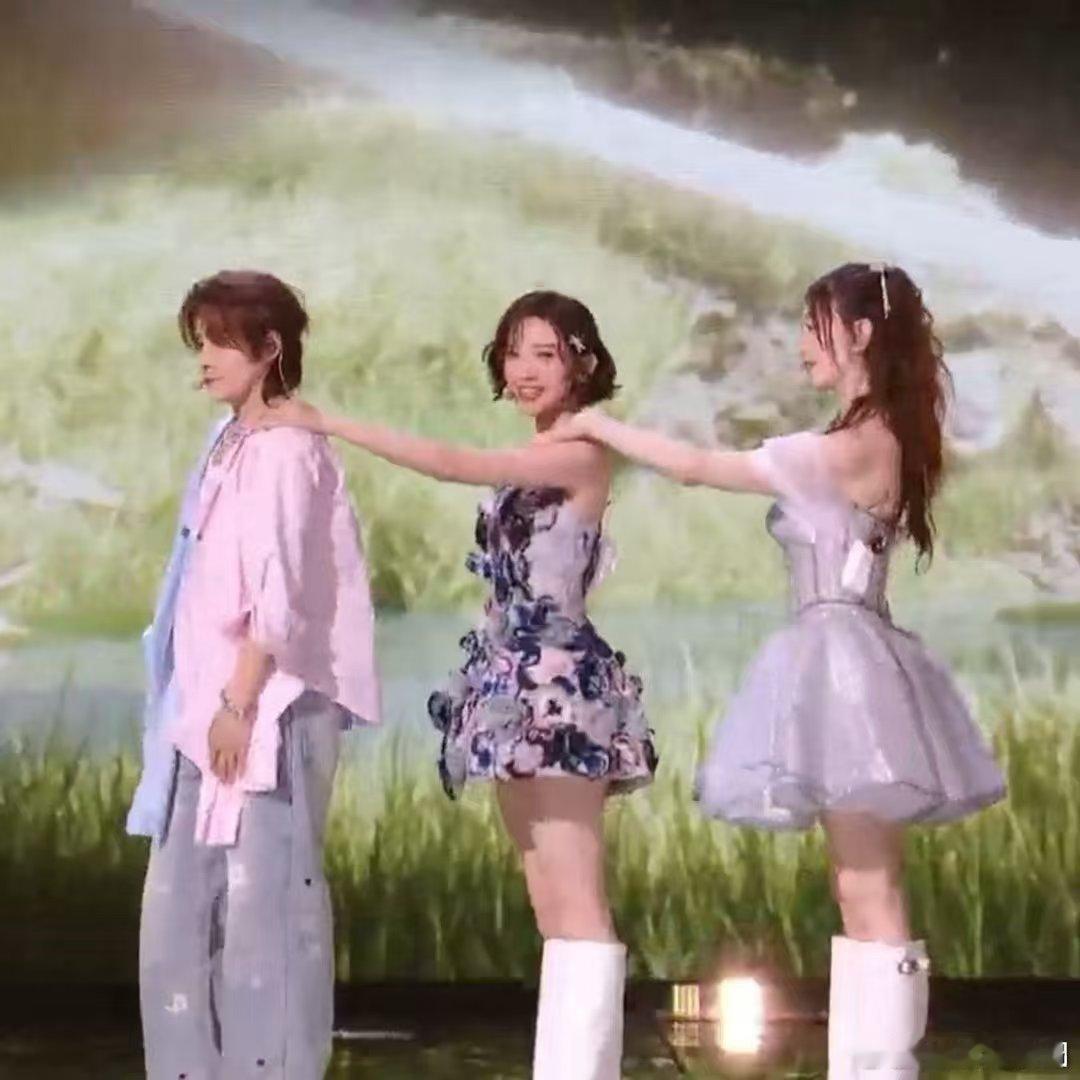 王濛说就想和李小冉pk乘风2026 是谁被两位姐姐的互动圈粉了，主动邀约PK，猝