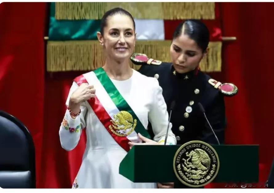 重大新闻，重大新闻！真是牵一发动全身啊。
墨西哥历史上首位女总统就职，看形象这女