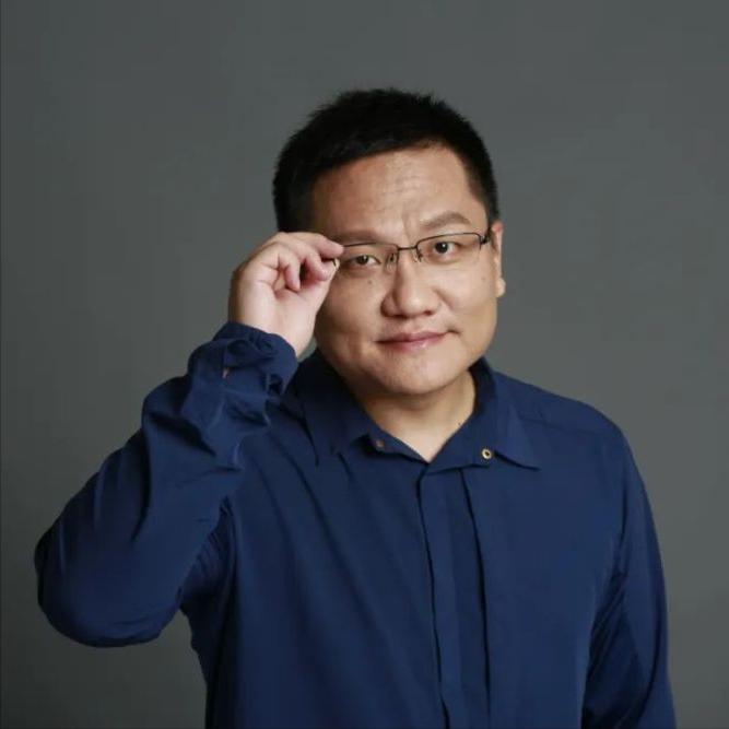华大基因，尹烨说，大学生创业，最多的创意，就是开咖啡店，或者是给大学生送餐，泡面