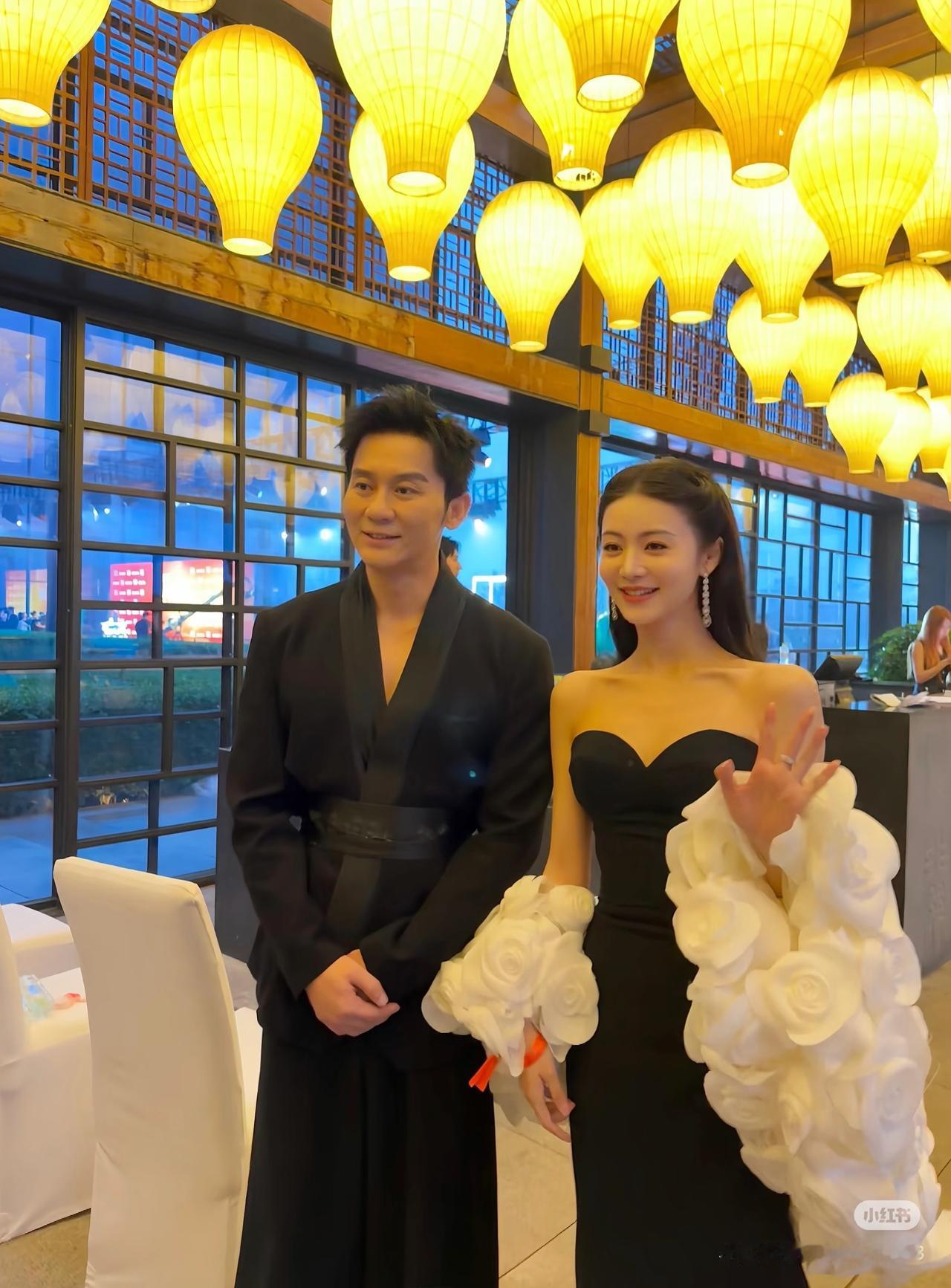 小小101估计让不少人纳闷咋突然登顶直播榜 原因很简单 不是运气好撞了大运，而是