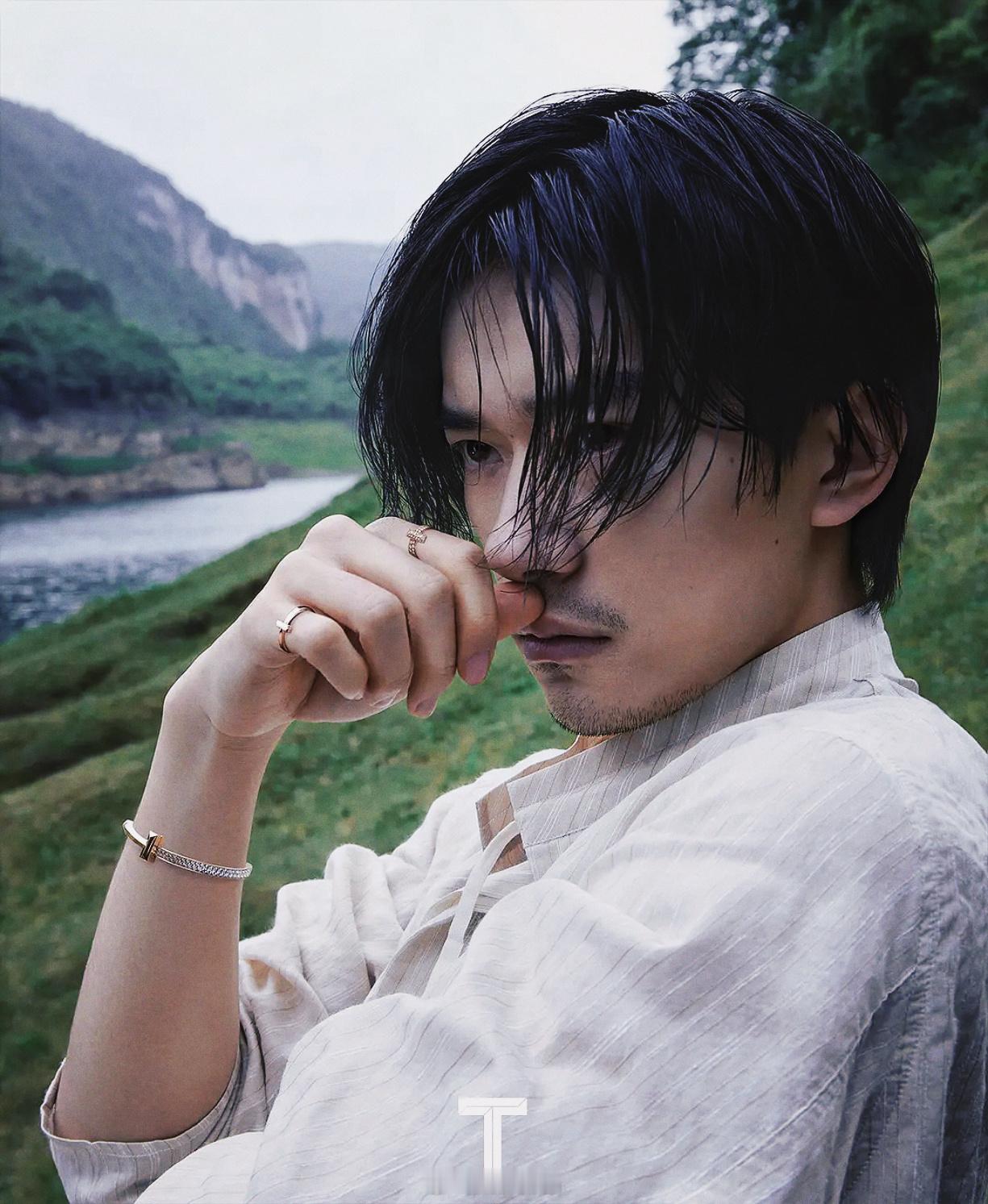 易烊千玺因身体原因终止原定进组安排 好好休息，健康第一，千万要保重好自己；今年【