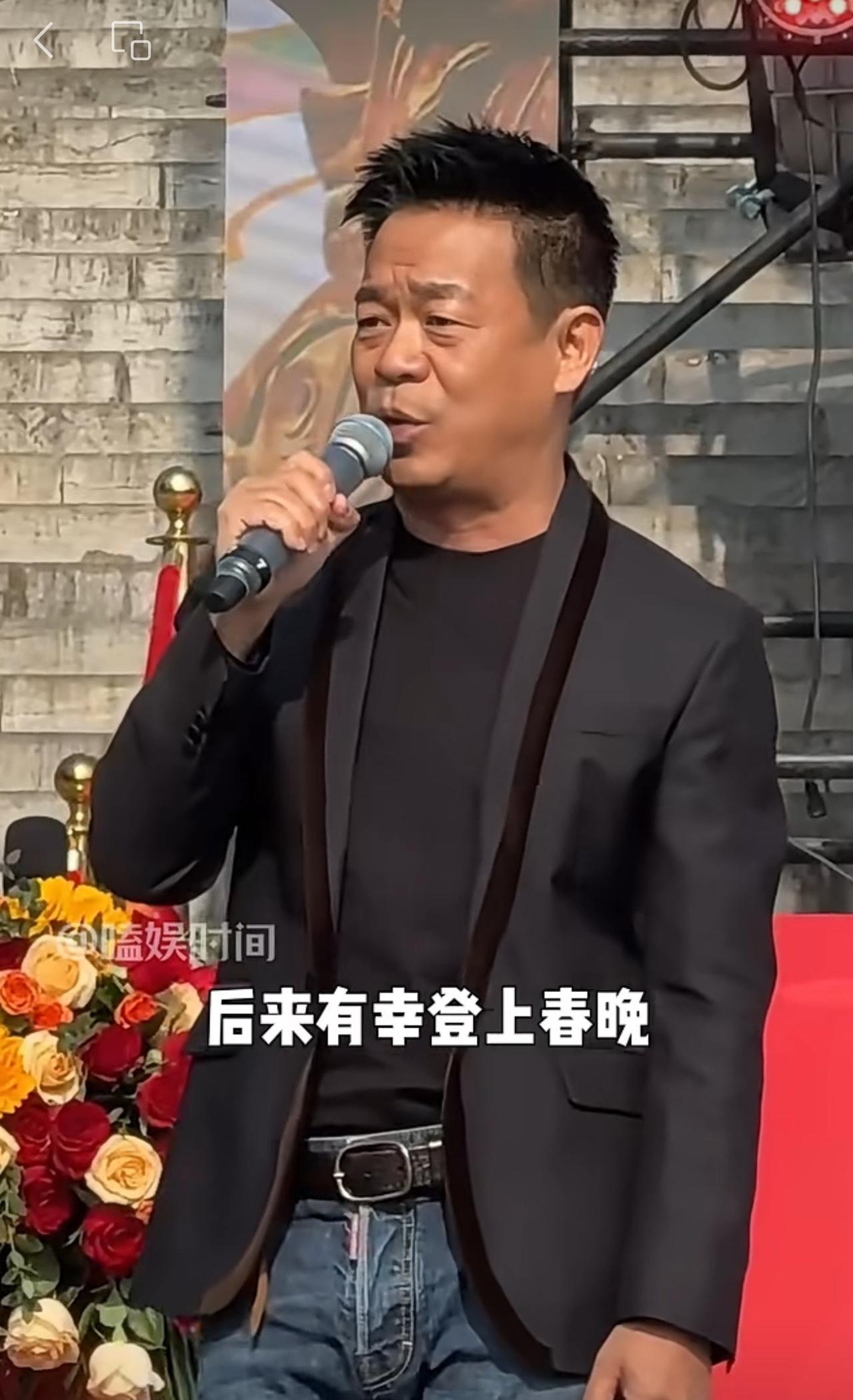 孙浩对着镜头嘿嘿一笑：“是不是咱几个风水轮流转啊？我们这代人嘛，随遇而安。”
