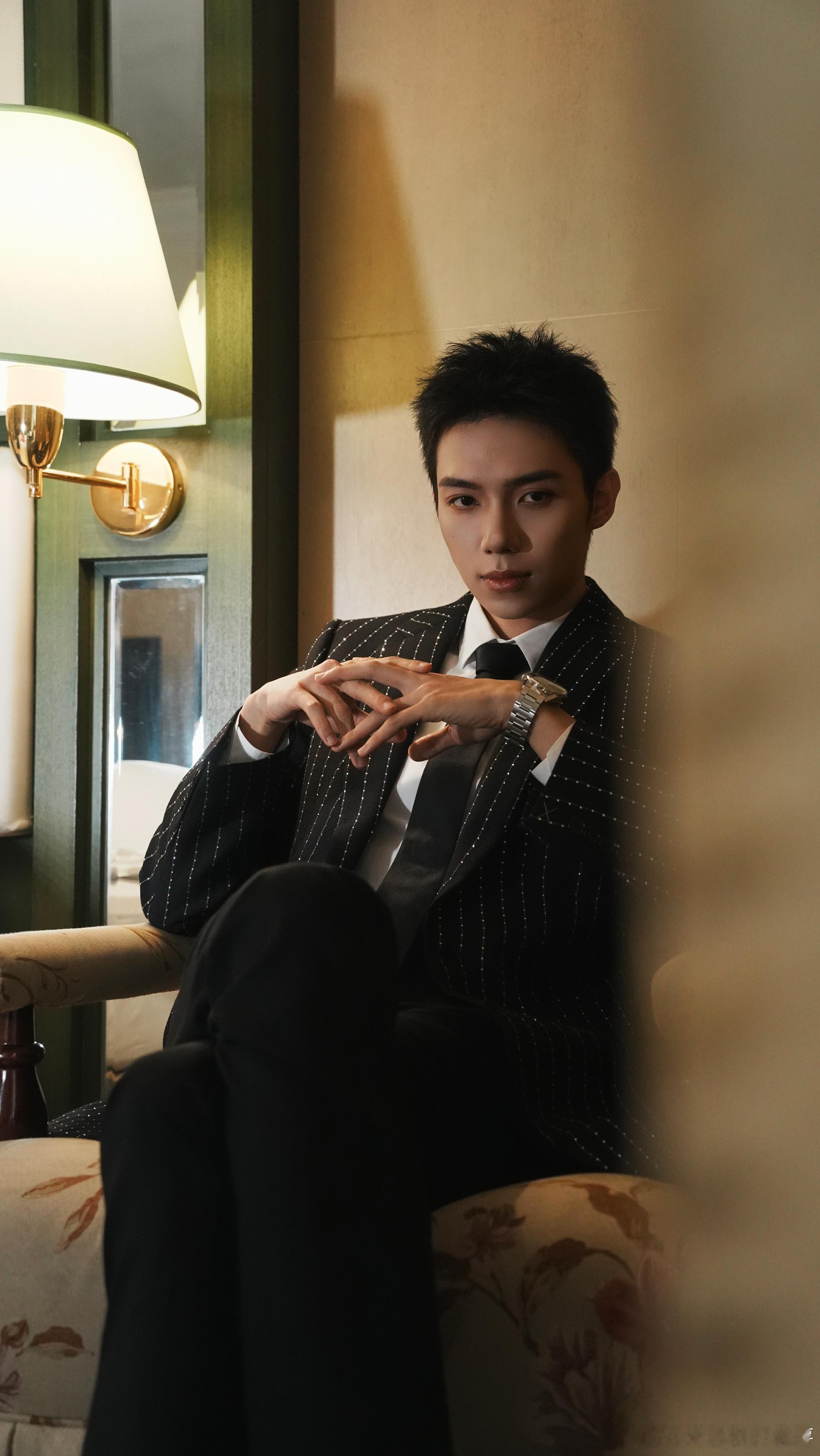 恭喜罗一舟入选星辰大海，新作亮相金鸡超可，已经狠狠期待罗一舟今晚的精彩表现了 