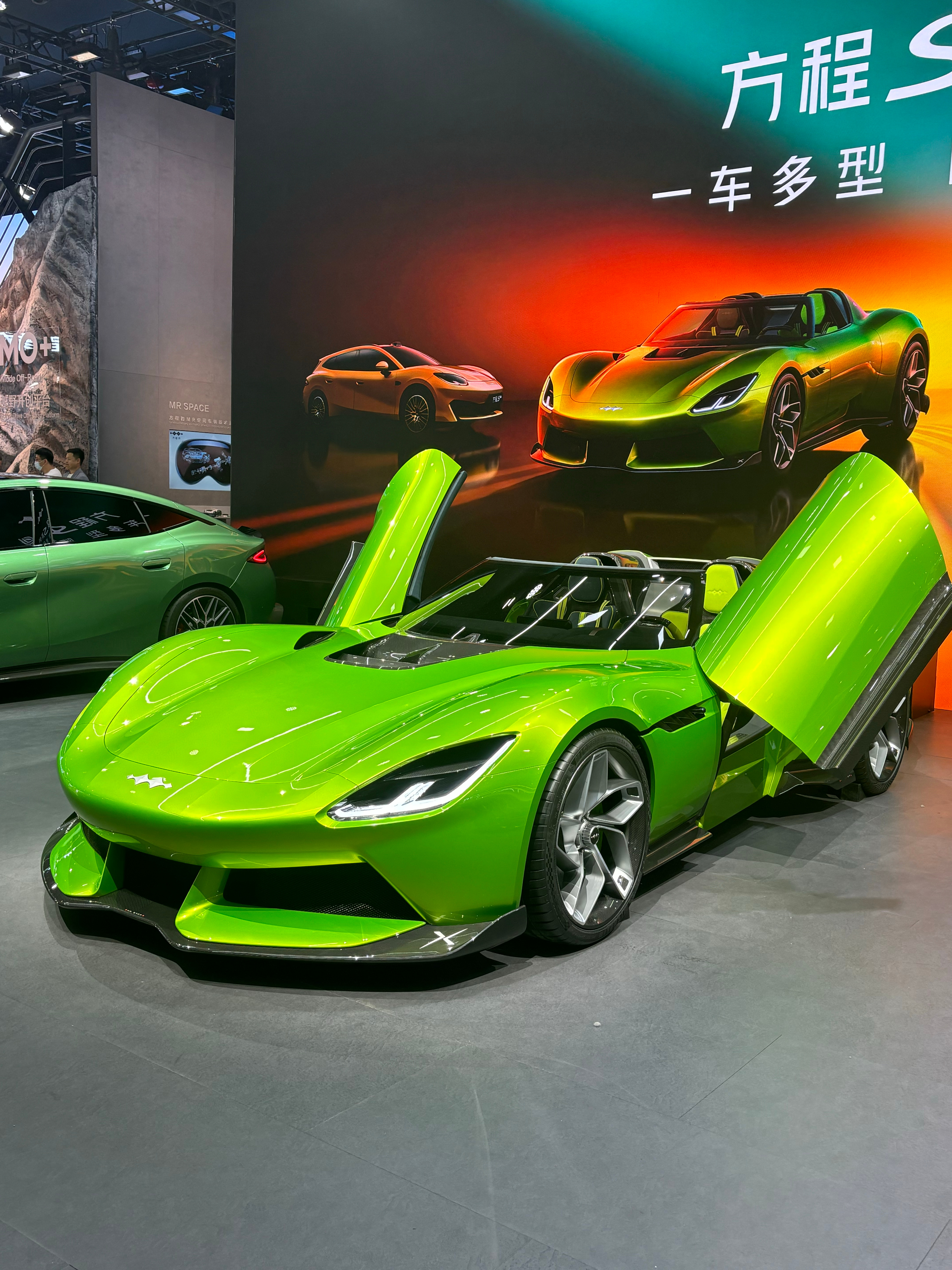 打卡方程豹展台方程S系列，三款展车：方程豹S、方程豹Formula、方程豹SL都