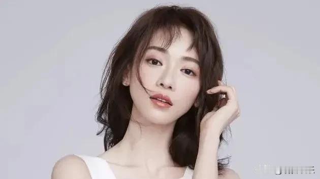 吴谨言此次的鞭子舞表演，在艺术层面上取得了显著的成功。她凭借独到的创意和高超的技