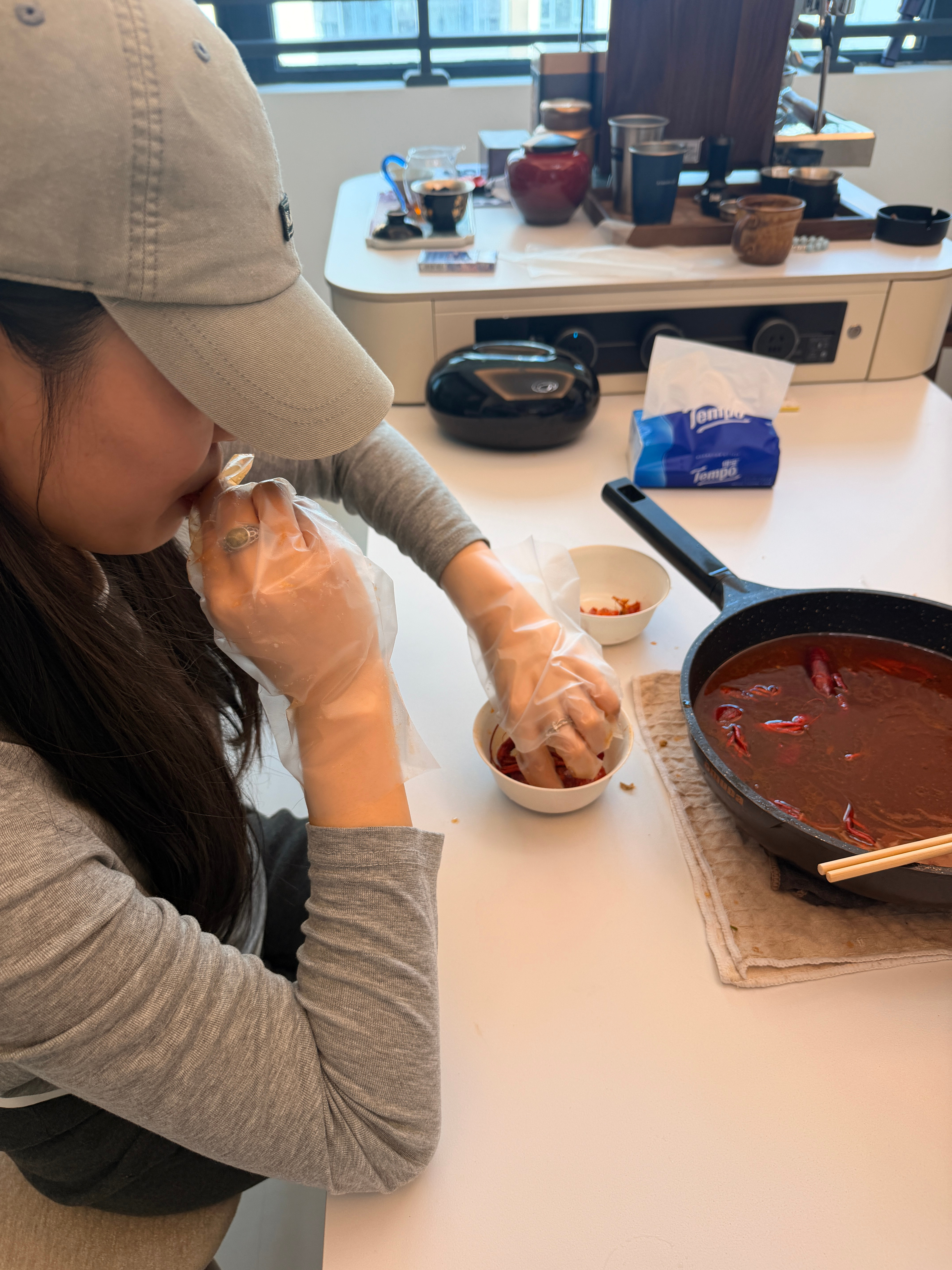 你说，我们团队的人怎么瘦？刚到工作室！蒜香龙虾-十三香龙虾-徐州米线！我们真的太