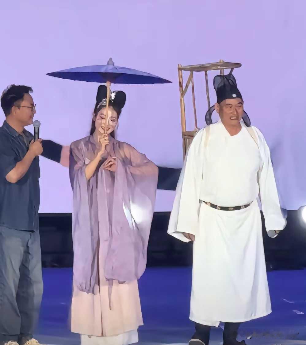大衣哥如今真的没有不敢演的，宁采臣都敢扮演，别说看起来还像那么回事，气质拿捏的很