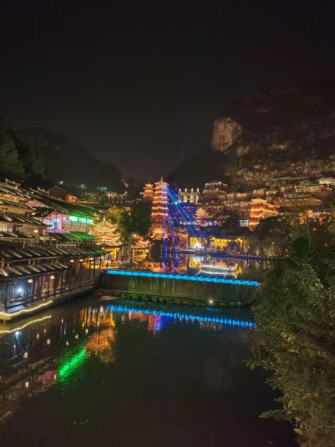 为什么现在A股出现14连阳，为什么出现逼空式上涨，我觉得还是因为这4点原因，个人