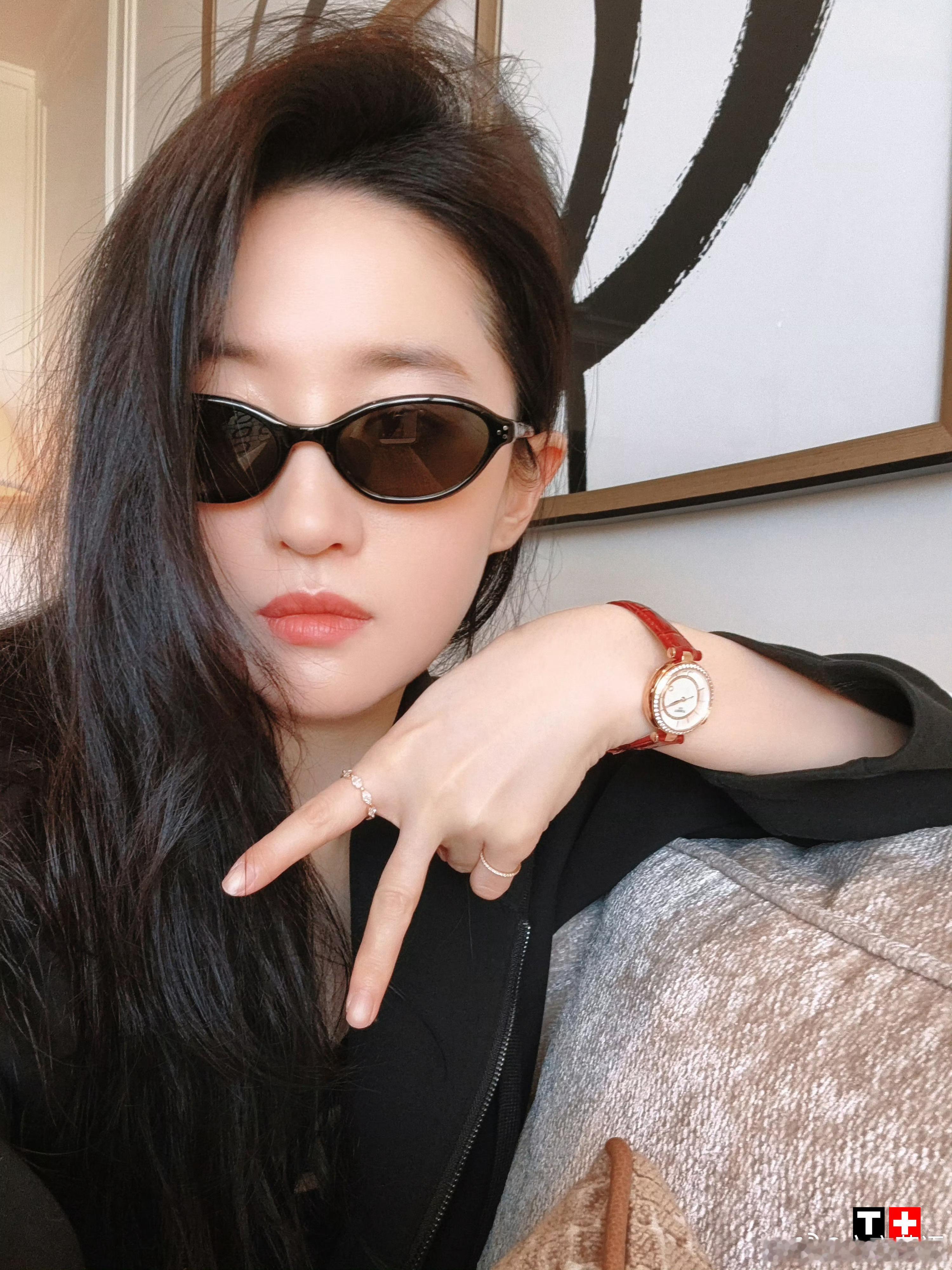 谁来管管她，这孩子美的不像话！ 